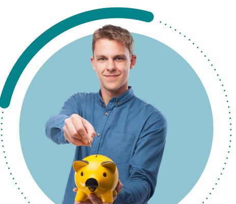 Hombre señalando el logo de CupoYa