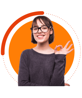 Pareja revisando celular