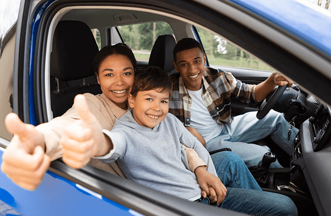 Familia en vehículo