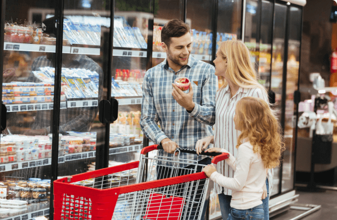 Familia en supermercado