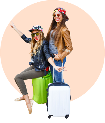dos adolescentes felices con maletas listas para viajar