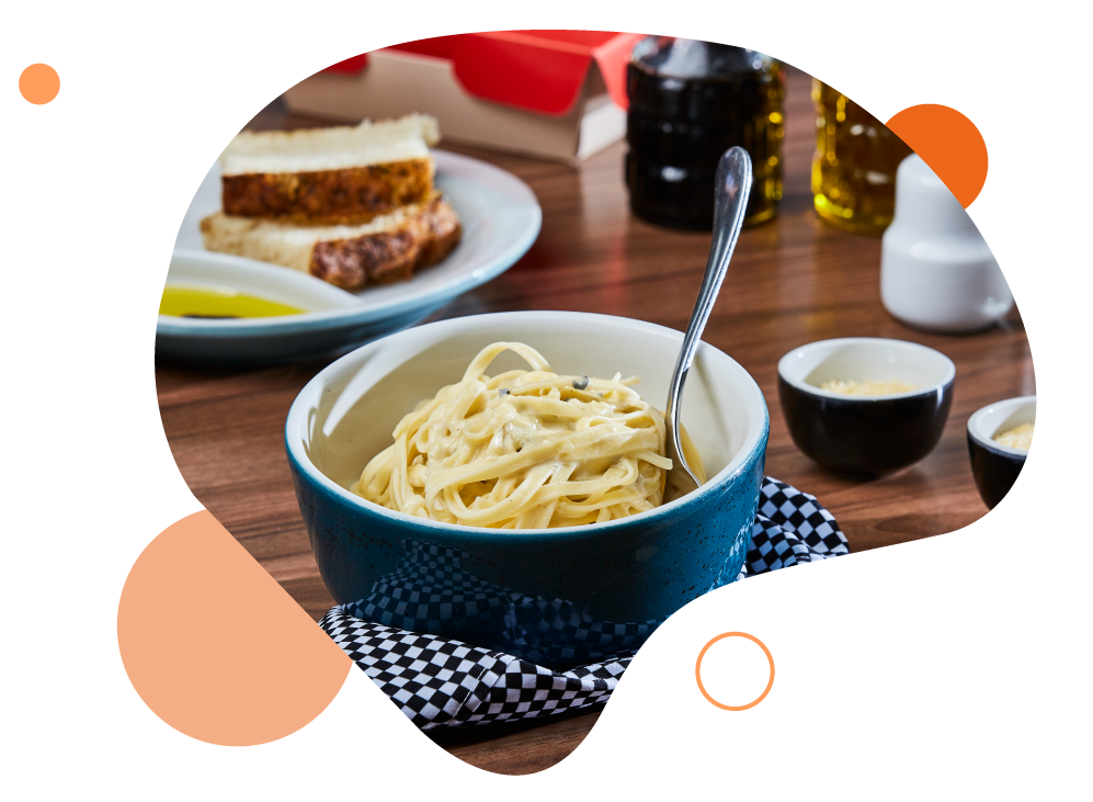 jovenes de un equipo de futbol en entrenamiento