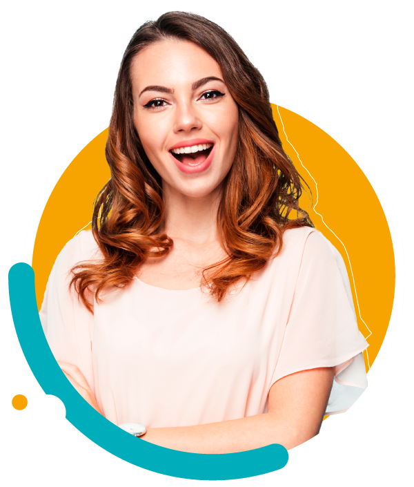 Mujer joven feliz paor ingresar a la universidad