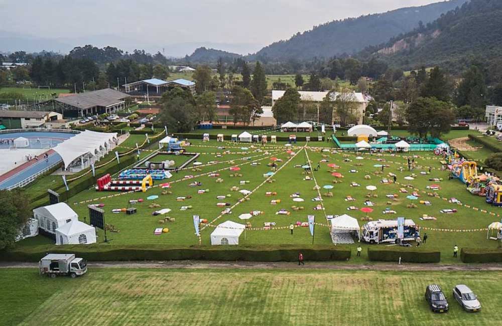 Amplias zonas verdes